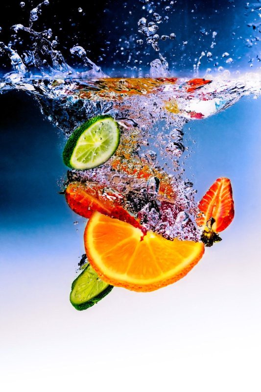 Фрукты в воде