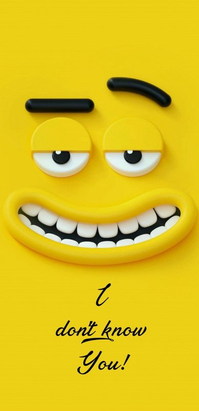 Улыбка на желтом фоне