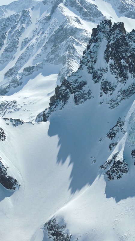 Горы снежные вершины