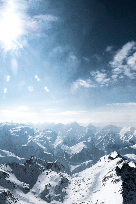 Высокие снежные горы