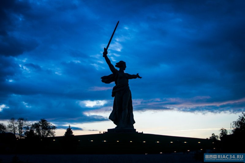 Памятник Родина мать в Волгограде