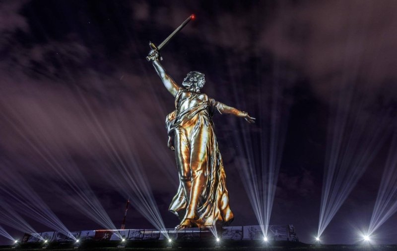 Мамаев Курган статуя Родина мать