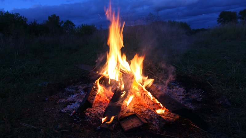 Горящий костер