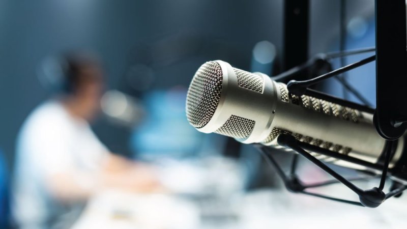 Микрофон в студии