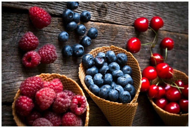 Ягоды (черника, малина, клубника)