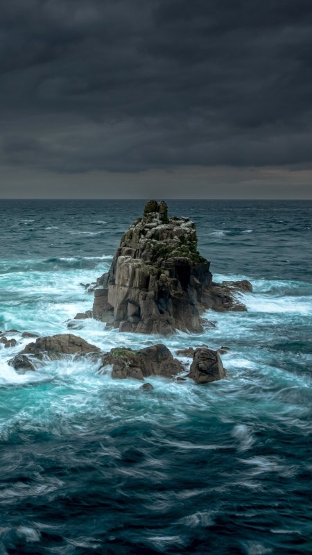 Море со скалами