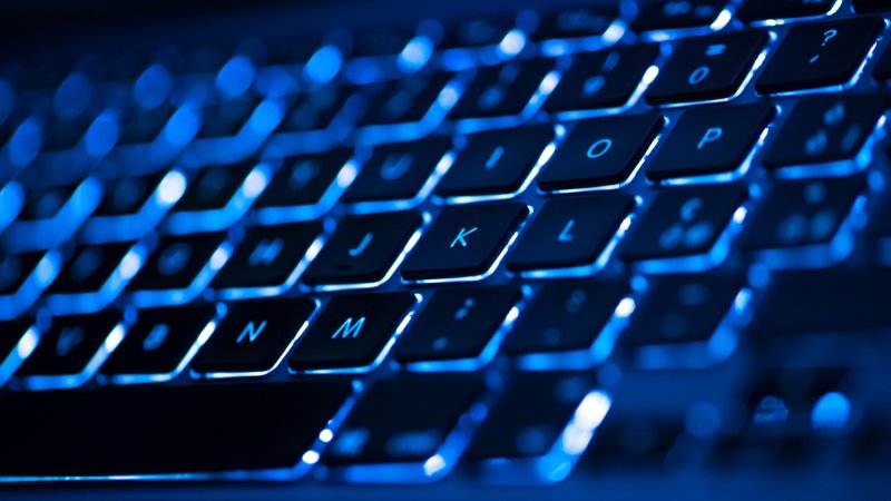 Ноутбук с подсветкой клавиатуры