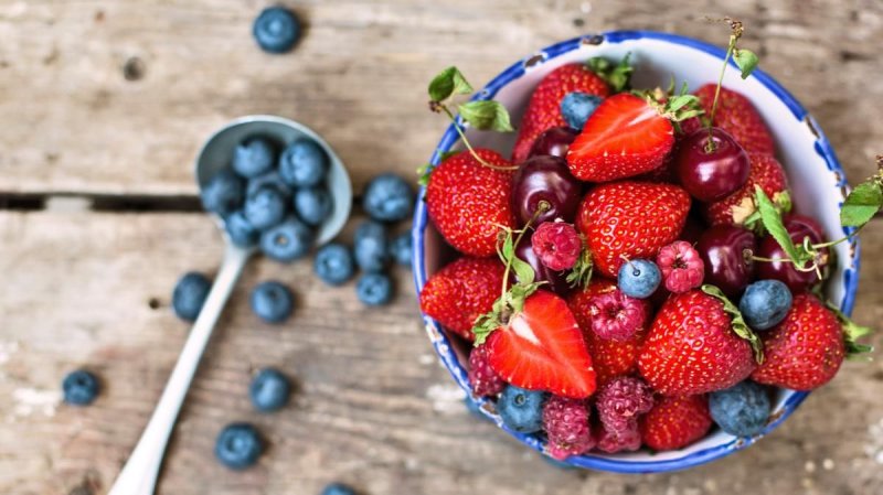 Клубника малина вишня голубика