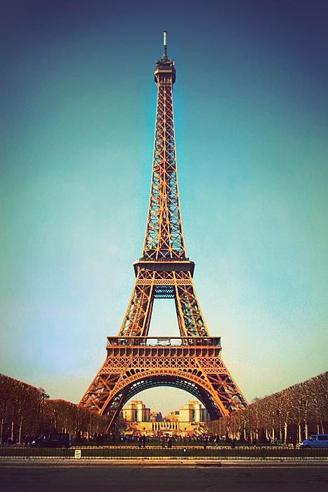 Эйфелева башня в Париже