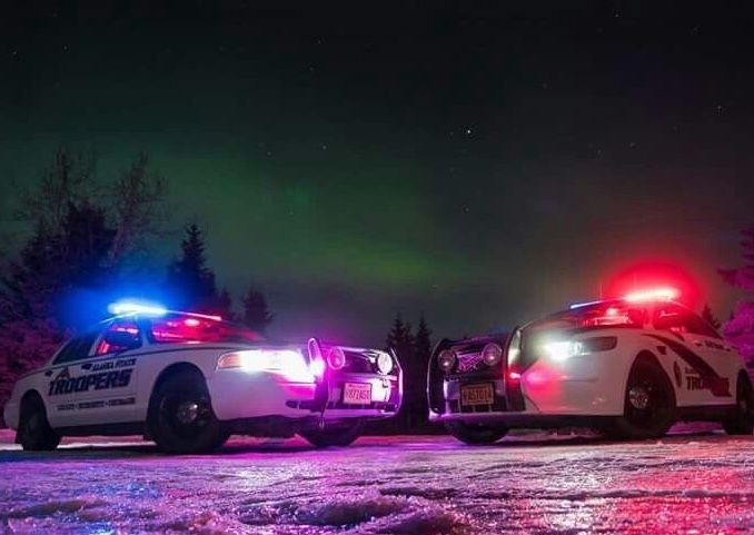 Полицейские машины США ночью