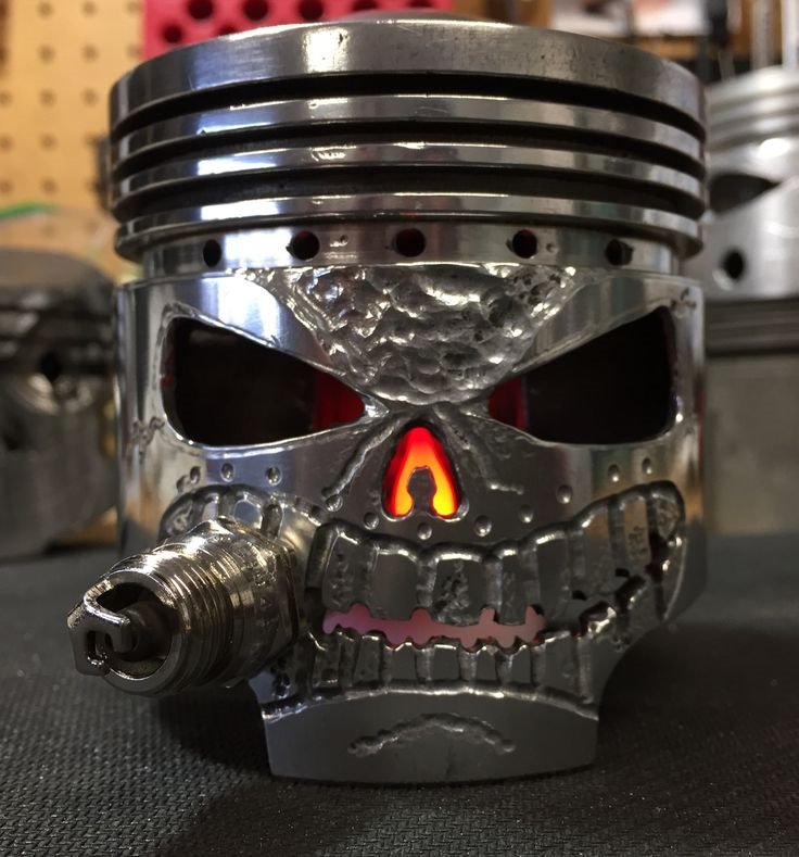 Фигуры из автозапчастей