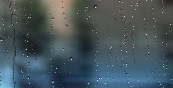 Капли на стекле