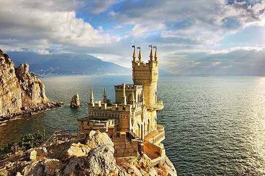 Ласточкино гнездо с моря