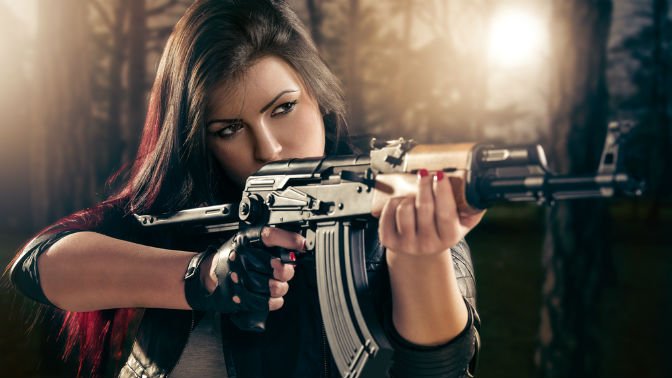 Красивые девушки с оружием