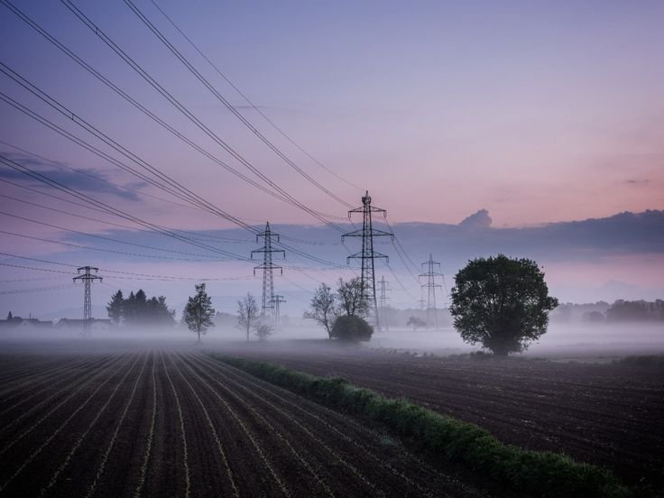 Линия электропередач в поле