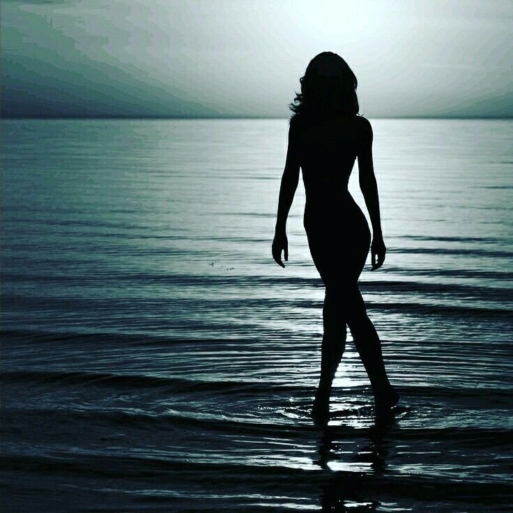 Девушка на закате