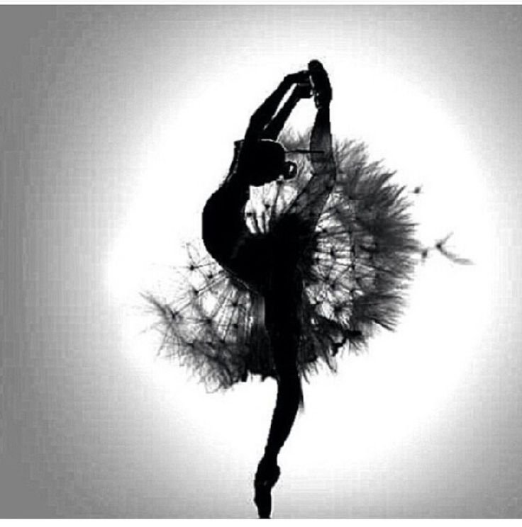 Танцующая девушка