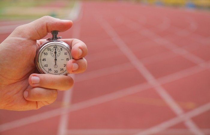 Секундомер в руке