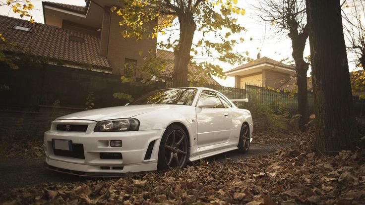 Nissan Skyline GTR r34 белый