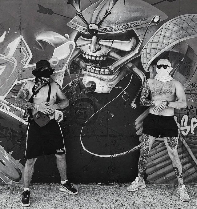 на лицо в стиле андеграунд