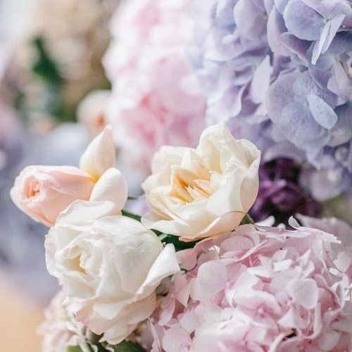 Букет с гортензией и пионом