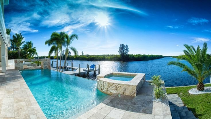 Красивый бассейн