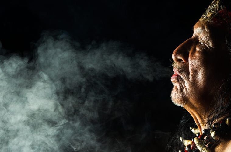 Индеец и дым