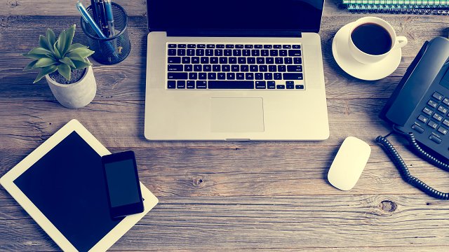 Ноутбук и блокнот