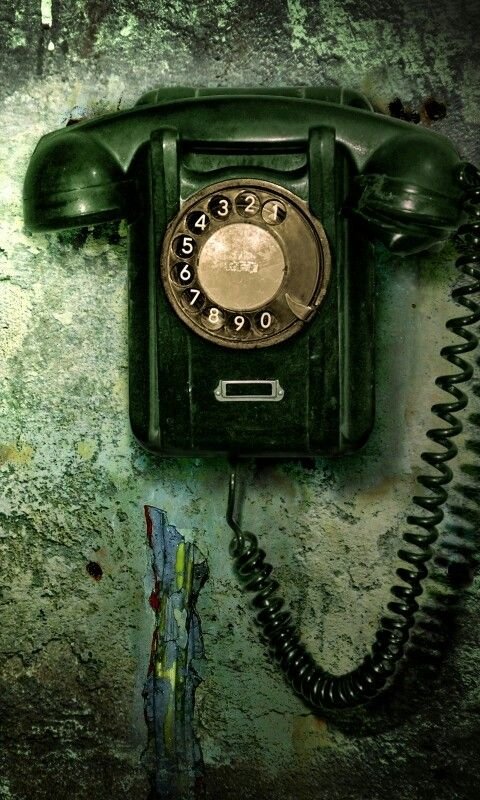 Старинный телефон