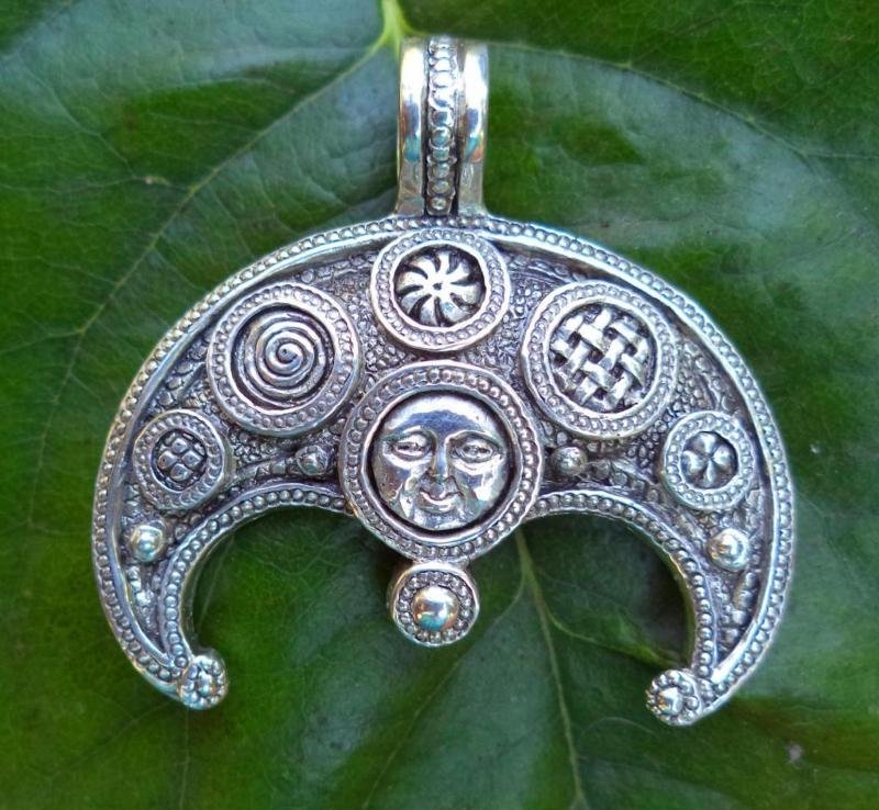 Славянский символ Лунница