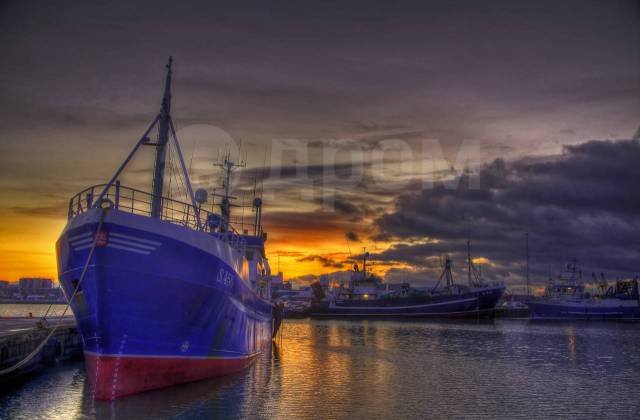 Корабль в море