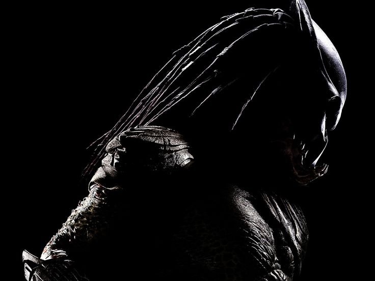 Хищник на черном фоне