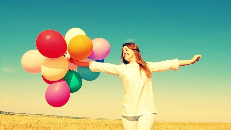 Девушка с шариками