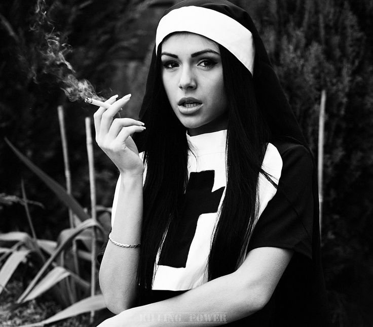 Линдси Лохан монашка