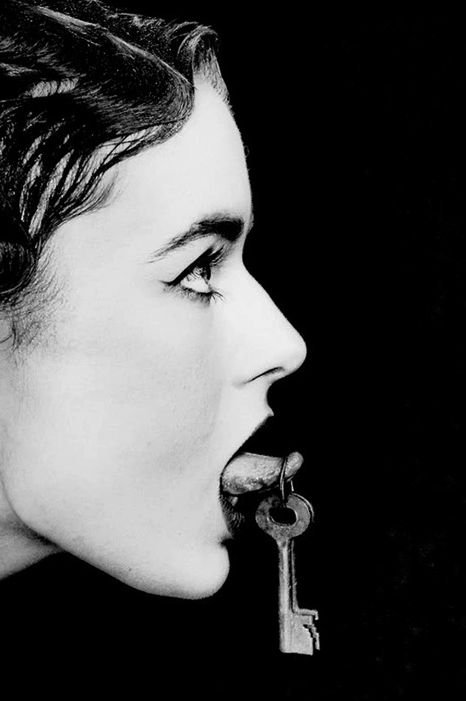 Черно белое фото молчание