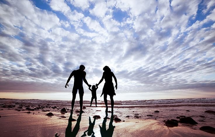 Семья на море