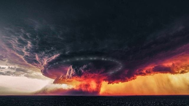 Торнадо в небе