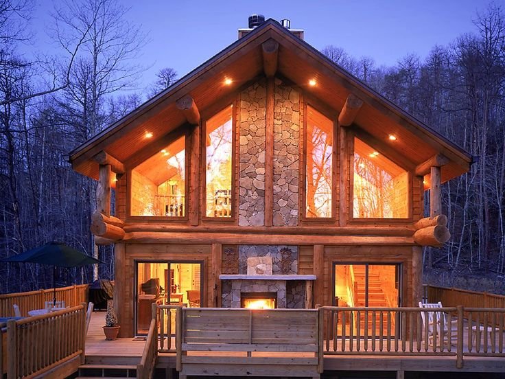 Дом из бревна с панорамными окнами