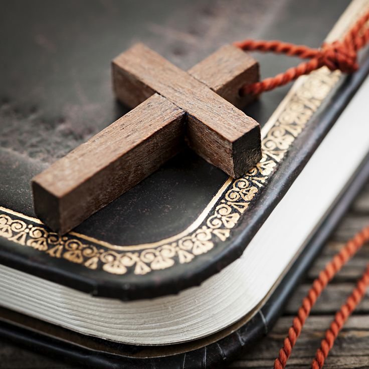 Библия и крестик