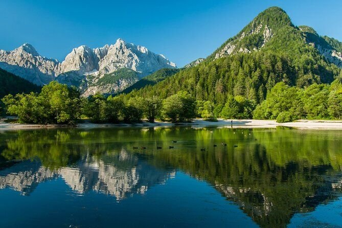 Озеро Брайес. Доломитовые Альпы, Италия.