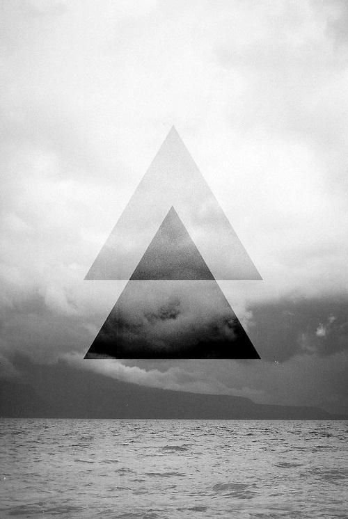 Заставка на телефон треугольник