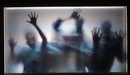 Руки за стеклом