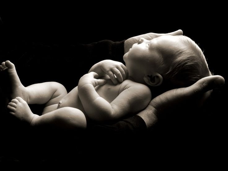 Младенец на руках