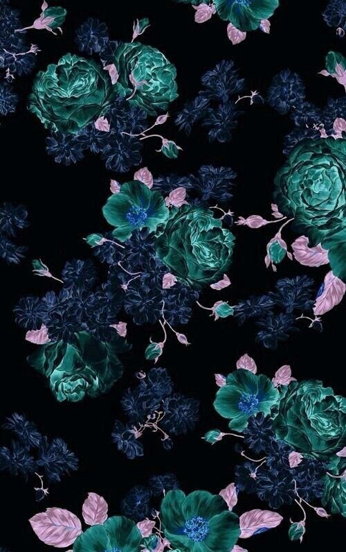 Цветы на изумрудном фоне