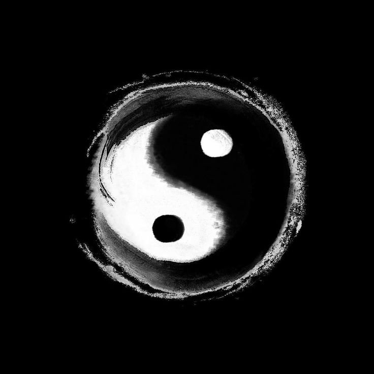 Инь Янь на темном фоне