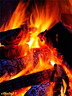 Камин с живым огнем