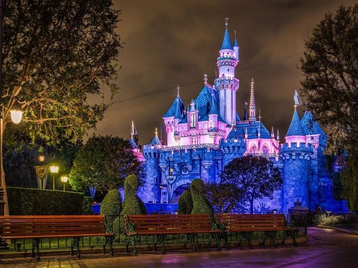 Уолт Дисней замок