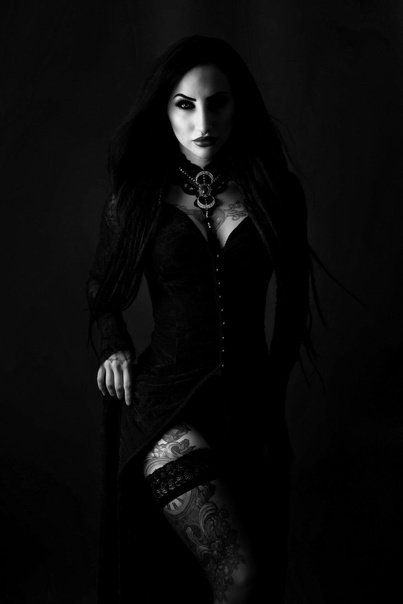 Девушка в готическом стиле
