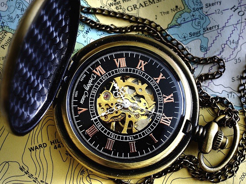 Часы на цепочке