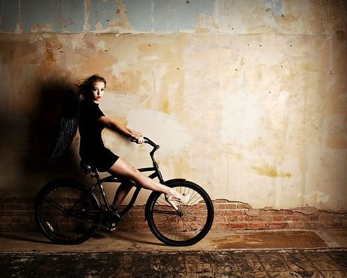 Красивые девушки на велосипеде